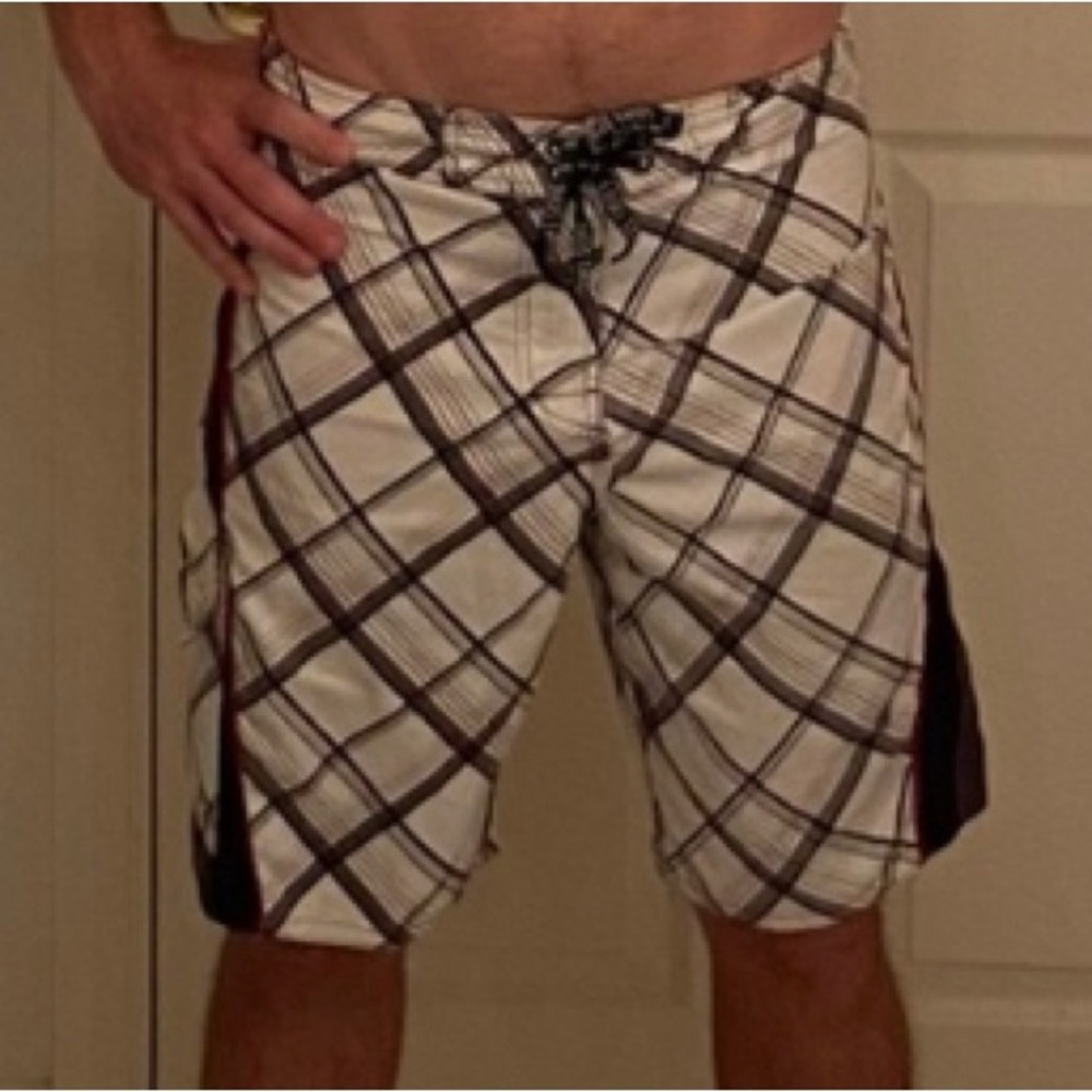 Stylish Plaid Board Shorts - White, black, Red -Size Medium Men’s Swimsuit